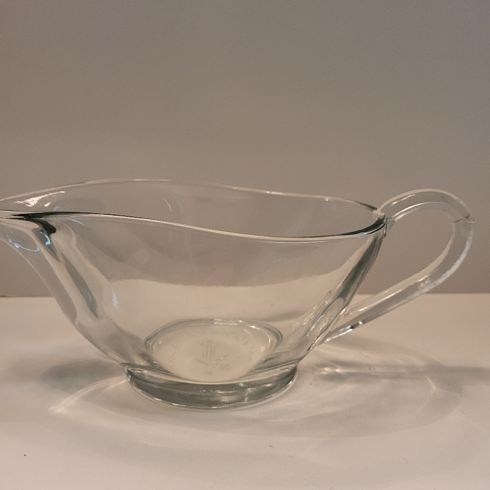 Vintage Anchor Hocking Clear Glass Gravy Boat.